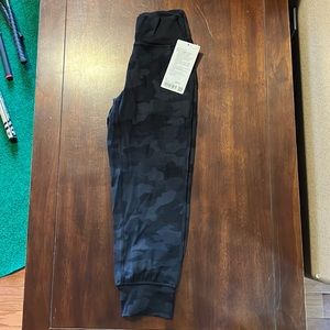 Lululemon Align Jogger Crop, Camo, New w/tags, Size 2
